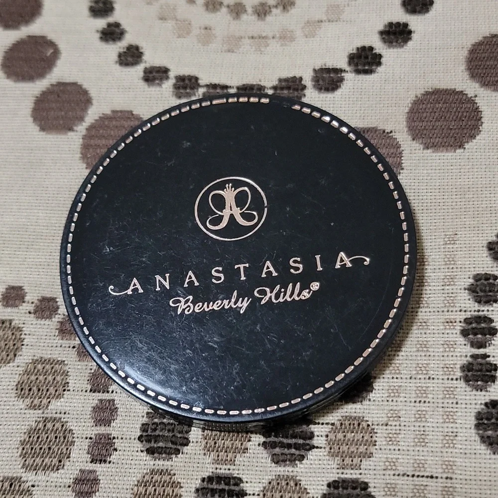COPY - Anastasia Beverly Hills Black Travel Compact Mirror